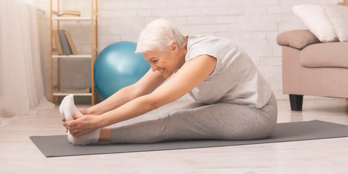 Is Pilates Suitable for the Elderly? The Benefits of Chair and Mat Pilates