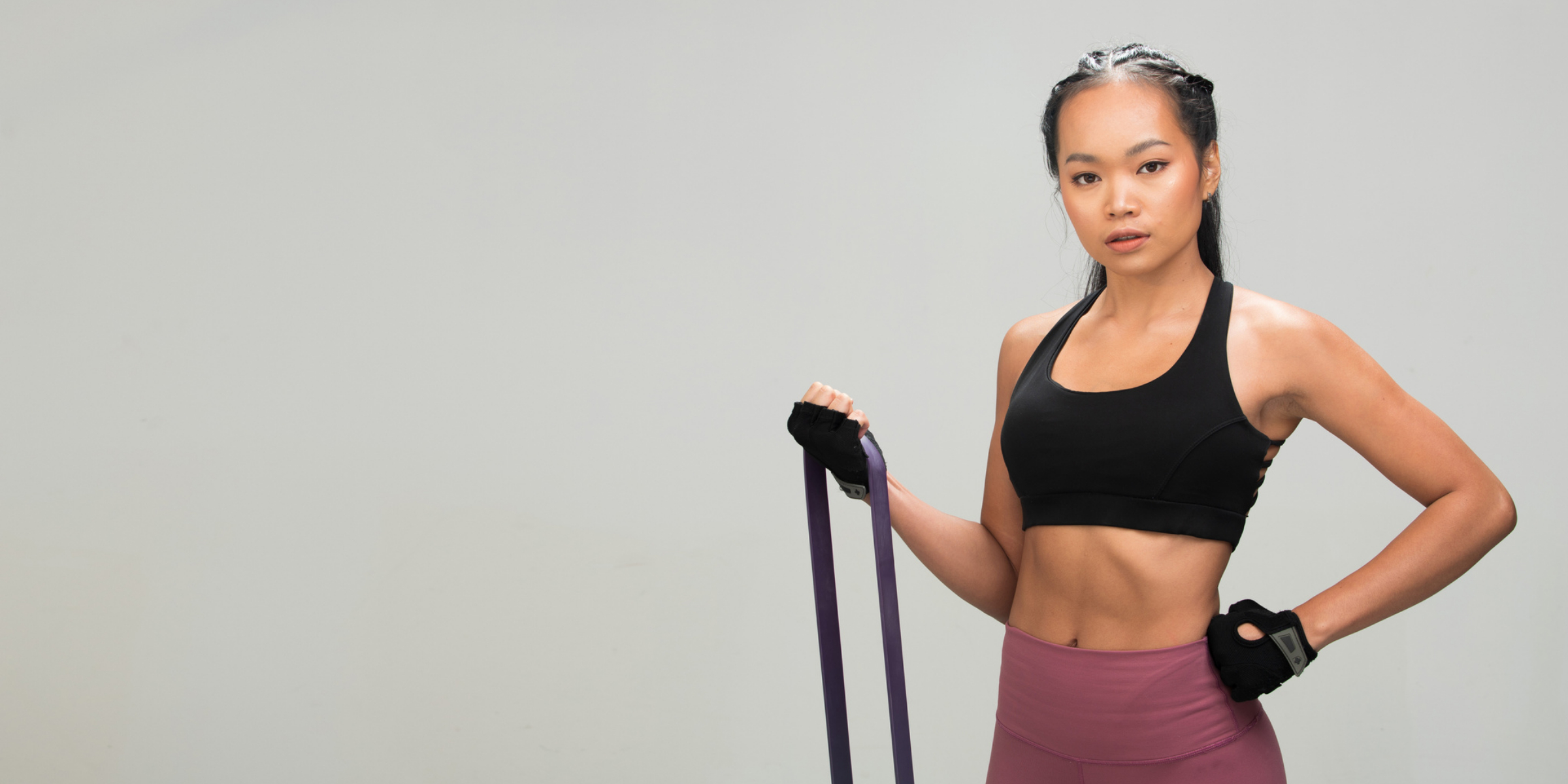 woman resistance bands abs